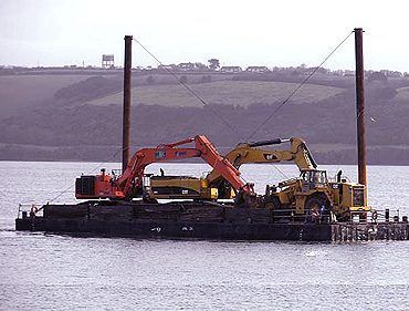 JML35 cargo barge transporting 2 excavators and wheel loader