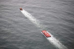 Barge JML5014 and Tug boat DMS Condor transporting giant sculpture