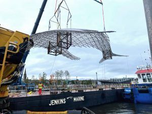 JML5014 being loaded with whale sculpture