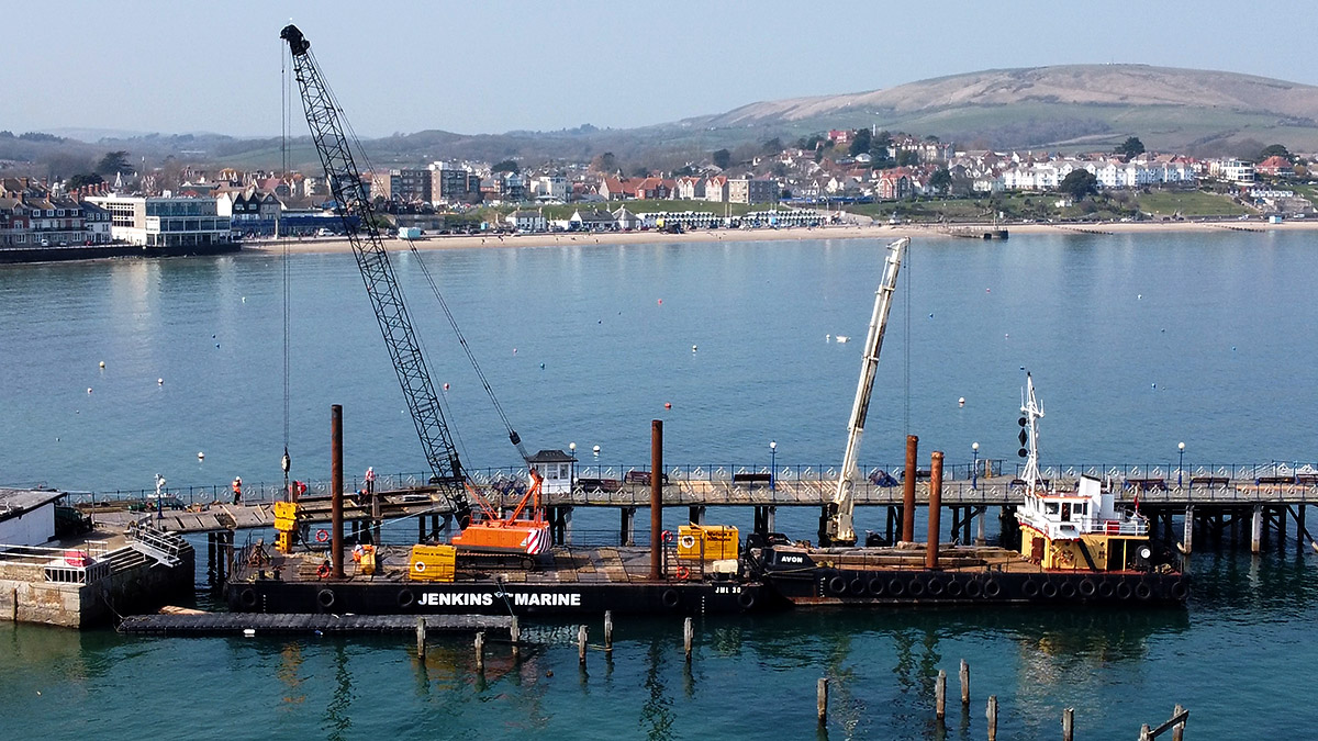 specialist piling barges Avon (26m x 9m) and Stour (26m x 9m)