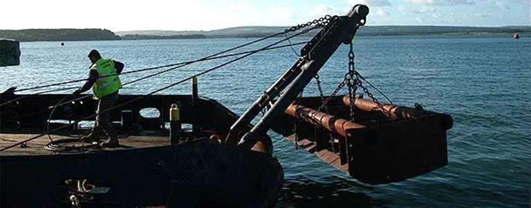 Handfast tugboat ploughing