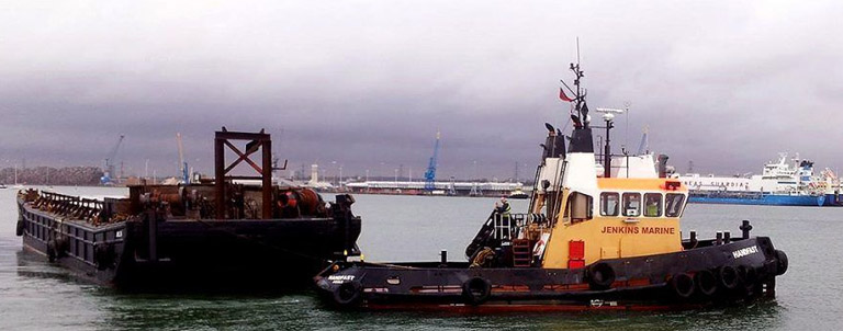 Tugboat Handfast towing 36m barge