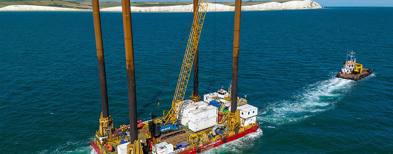 Wind Lass towing Have Seachallenge jackup barge