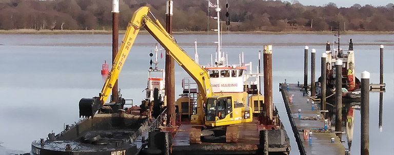 Stour dredging with hopper barge