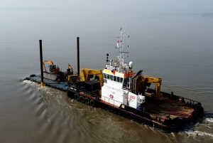 Utility vessel Wind Lass pushing Deck Barge JML5014 on the River Severn