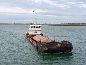 Hopper Barge Needles arriving with full load